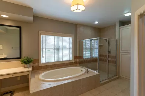 Bath - 522 E Tallgrass Dr, Appleton, WI 54913 photo 10 of 14