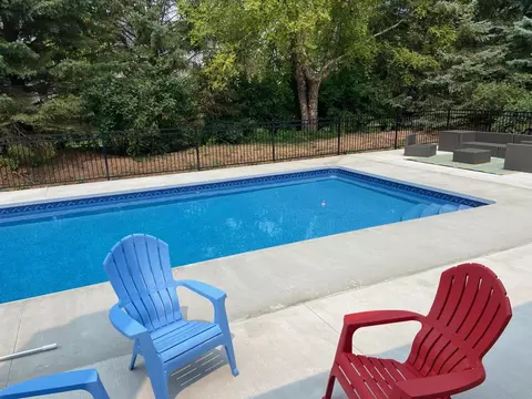 Exterior - 522 E Tallgrass Dr, Appleton, WI 54913 photo 2 of 13