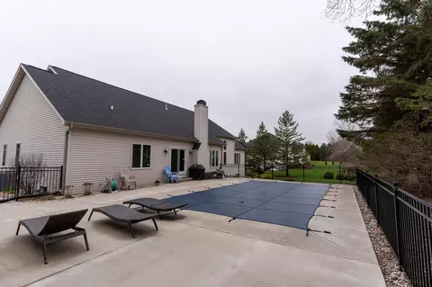 Exterior - 522 E Tallgrass Dr, Appleton, WI 54913 photo 10 of 13