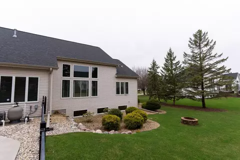 Exterior - 522 E Tallgrass Dr, Appleton, WI 54913 photo 8 of 13