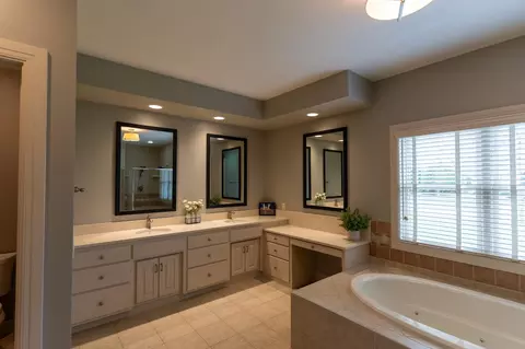 Bath - 522 E Tallgrass Dr, Appleton, WI 54913 photo 12 of 14