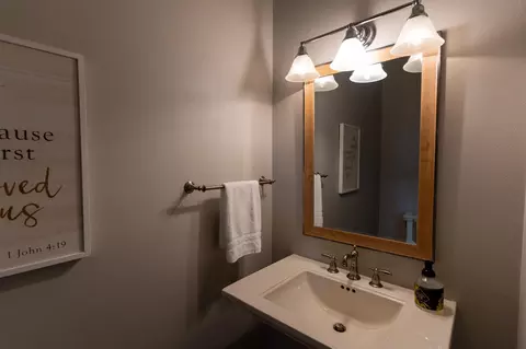Bath - 522 E Tallgrass Dr, Appleton, WI 54913 photo 7 of 14