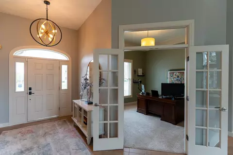 Entry Way - 522 E Tallgrass Dr, Appleton, WI 54913 photo 7 of 11