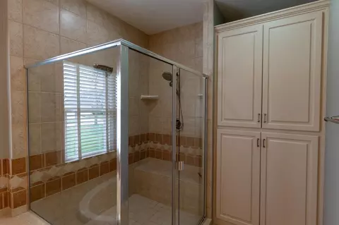 Bath - 522 E Tallgrass Dr, Appleton, WI 54913 photo 14 of 14