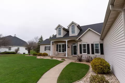 Exterior - 522 E Tallgrass Dr, Appleton, WI 54913 photo 12 of 13