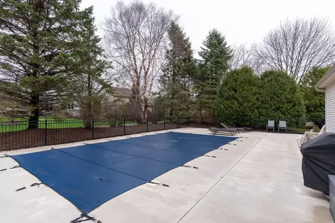Exterior - 522 E Tallgrass Dr, Appleton, WI 54913 photo 6 of 13