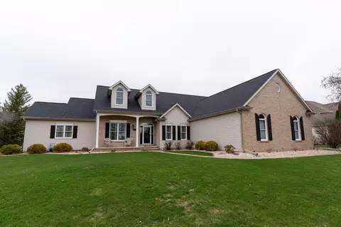 Exterior - 522 E Tallgrass Dr, Appleton, WI 54913 photo 5 of 13