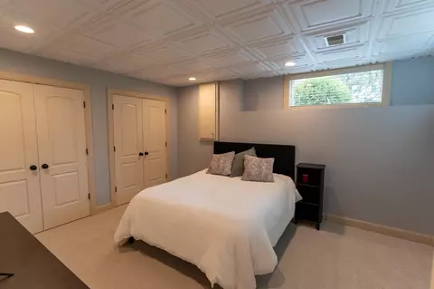 Bedroom - 522 E Tallgrass Dr, Appleton, WI 54913 photo 2 of 9
