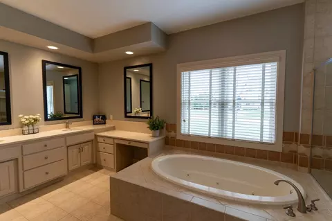 Bath - 522 E Tallgrass Dr, Appleton, WI 54913 photo 11 of 14