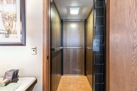 Entry Way - 2611 N Nicholas St, Appleton, WI 54914 photo 9 of 11