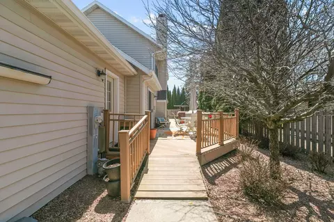 Exterior - 2611 N Nicholas St, Appleton, WI 54914 photo 7 of 13