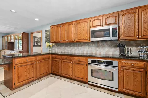 Kitchen - 2611 N Nicholas St, Appleton, WI 54914 photo 4 of 4
