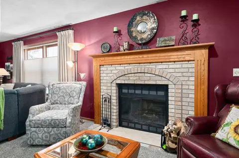 Living - 2611 N Nicholas St, Appleton, WI 54914 photo 2 of 6
