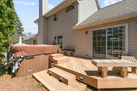Exterior - 2611 N Nicholas St, Appleton, WI 54914 photo 9 of 13