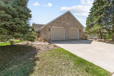 Exterior - 2611 N Nicholas St, Appleton, WI 54914 photo 5 of 13