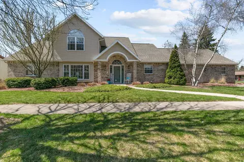 Exterior - 2611 N Nicholas St, Appleton, WI 54914 photo 1 of 13