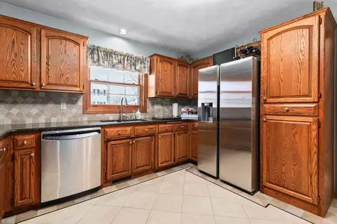 Kitchen - 2611 N Nicholas St, Appleton, WI 54914 photo 3 of 4