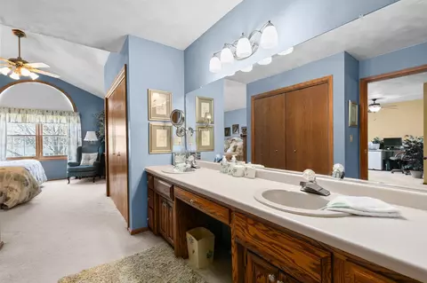 Bath - 2611 N Nicholas St, Appleton, WI 54914 photo 6 of 11