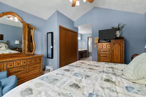 Bedroom - 2611 N Nicholas St, Appleton, WI 54914 photo 2 of 6
