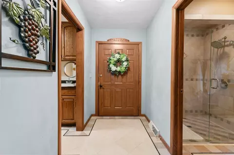 Entry Way - 2611 N Nicholas St, Appleton, WI 54914 photo 6 of 11