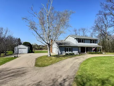 1785 Crown Dr, Oshkosh, WI 54904