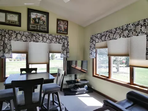 Dining - 4732 N Fallview Ln #1701, Appleton, WI 54913 photo 1 of 1
