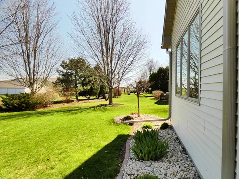 Exterior - 4732 N Fallview Ln #1701, Appleton, WI 54913 photo 5 of 11