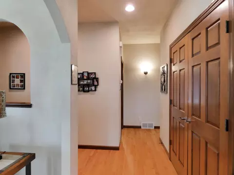 Entry Way - 4732 N Fallview Ln #1701, Appleton, WI 54913 photo 4 of 6