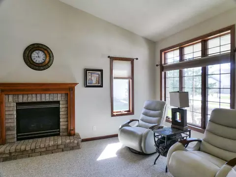 Living - 4732 N Fallview Ln #1701, Appleton, WI 54913 photo 1 of 2