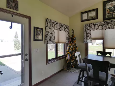 Entry Way - 4732 N Fallview Ln #1701, Appleton, WI 54913 photo 2 of 6