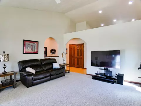 Living - 4732 N Fallview Ln #1701, Appleton, WI 54913 photo 2 of 2