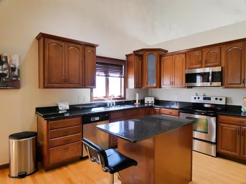 Kitchen - 4732 N Fallview Ln #1701, Appleton, WI 54913 photo 4 of 4