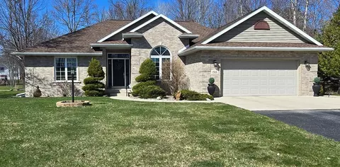 1506 39th Ave, Menominee, MI 49858