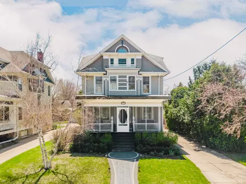 1021 Washington Ave, Oshkosh, WI 54901