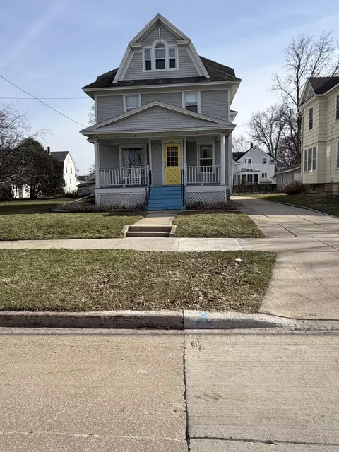 501 W Bent Ave, Oshkosh, WI 54901