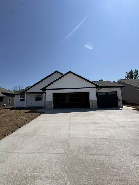 1727 Betty Jean Ln, Green Bay, WI 54313