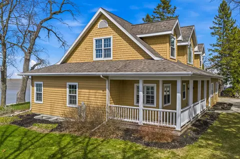 6121 Sandy Cv, Luxemburg, WI 54217