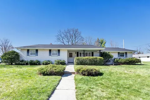 1715 Beaver Dam Dr, Green Bay, WI 54304
