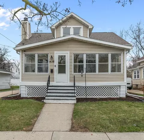 438 S Baird St, Green Bay, WI 54301