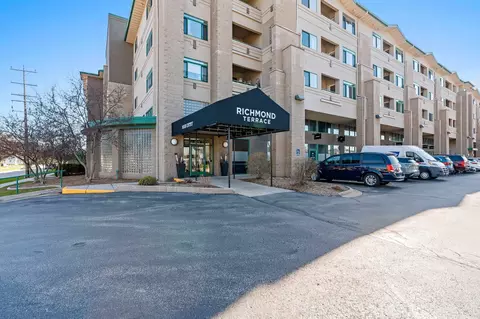 400 N Richmond St #518, Appleton, WI 54911