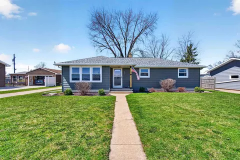 2505 Laverne Ln, Kaukauna, WI 54130