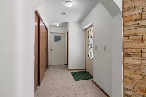 Entry Way - 10 N Kurt Ave, Appleton, WI 54913 photo 1 of 1