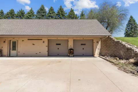 Exterior - 10 N Kurt Ave, Appleton, WI 54913 photo 14 of 17
