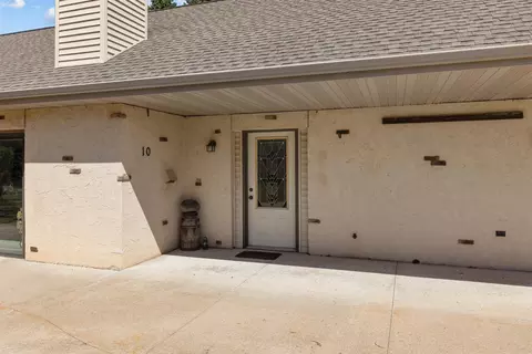 Exterior - 10 N Kurt Ave, Appleton, WI 54913 photo 11 of 17
