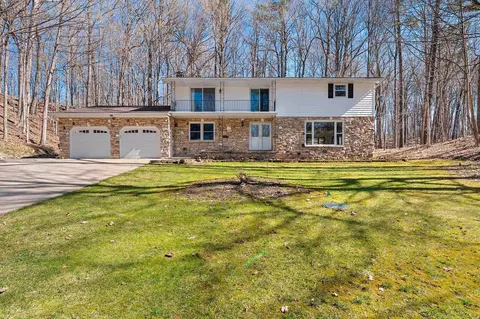 383 Swiss Hill Dr, Green Bay, WI 54302