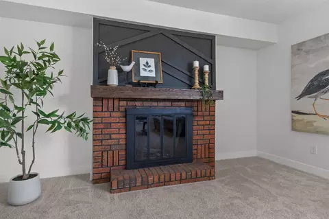 Living - 2734 N Beechwood Ct, Appleton, WI 54911 photo 6 of 7