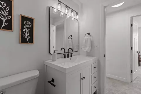 Bath - 2734 N Beechwood Ct, Appleton, WI 54911 photo 4 of 4