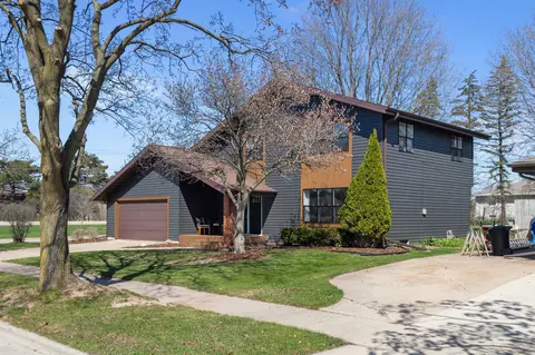 Exterior - 2734 N Beechwood Ct, Appleton, WI 54911 photo 2 of 7