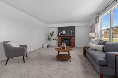 Living - 2734 N Beechwood Ct, Appleton, WI 54911 photo 5 of 7