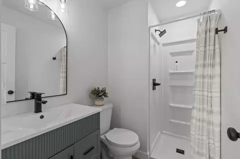Bath - 2734 N Beechwood Ct, Appleton, WI 54911 photo 2 of 4